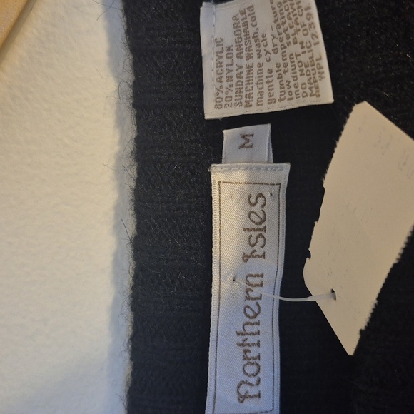 Vtg Northern Isles Black Short Sleeve Knit Sweater w/ Vibrant Pink Rose Floral - Picture 6 of 6